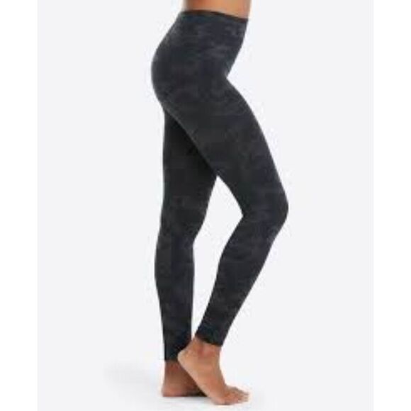 SPANX look at me now black camo size medium - Picture 1 of 3